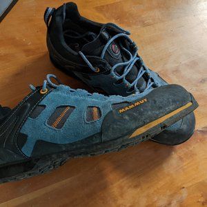 Mammut Ayako Low GTX Approach Shoe - Men's. Size 11.5